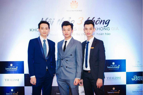 Nguyễn Thế Anh- CEO (giữa) cùng 2 người anh em họ Trương Đình Tùng- Giám Đốc (trái) và Mai Quang Duy- Giám đốc Marketing (phải)