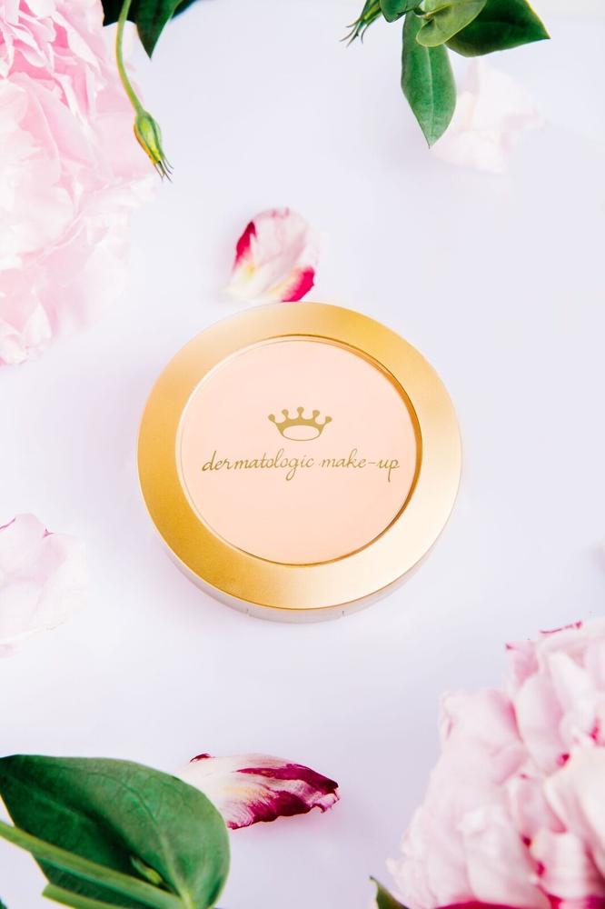 CC Cream 4in1 Europe Makeup, sản phẩm đình đám của Thalissi ( Tây Ban Nha) có giá 2,500,000 vnd.