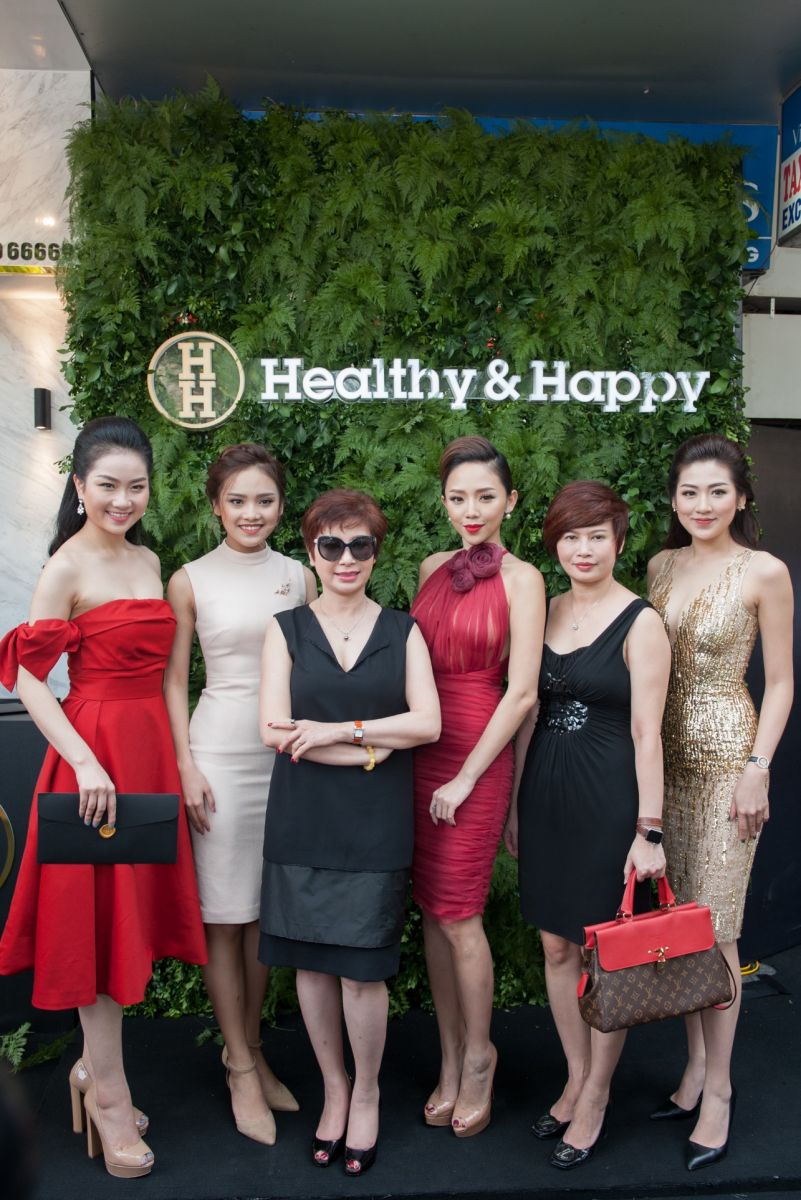 Dàn sao lộng lẫy khai trương chuỗi cửa hàng mỹ phẩm cao cấp