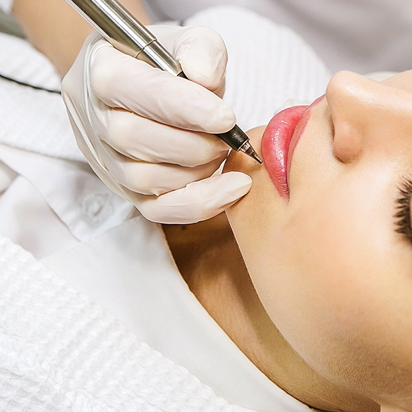 Dịch vụ phun môi tế bào gốc, phủ Collagen